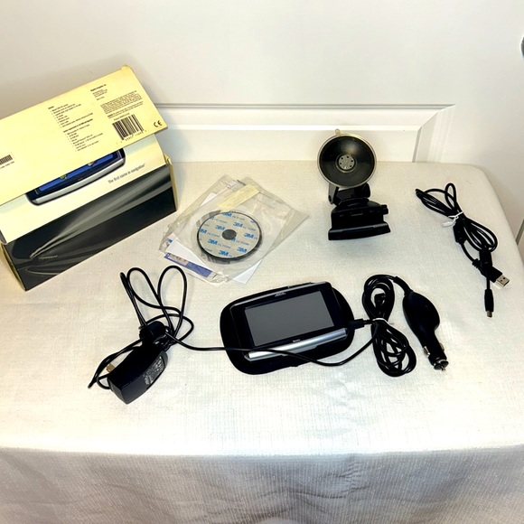 Magellan Maestro 4000 Portable GPS System - Picture 6 of 12